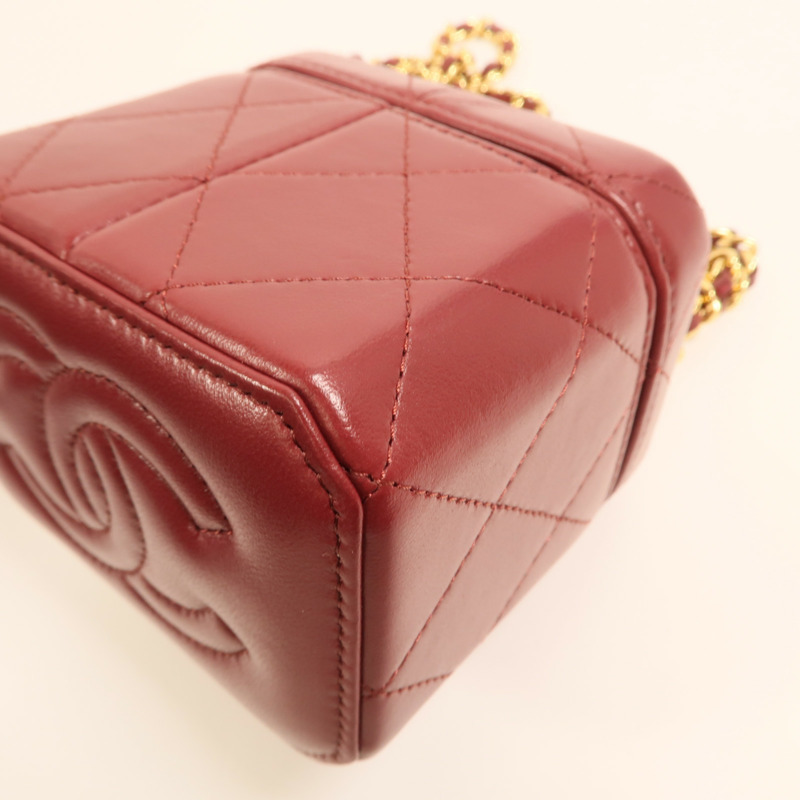 CHANEL 羊皮皮革Vanity Case金扣鏈帶肩背袋-12