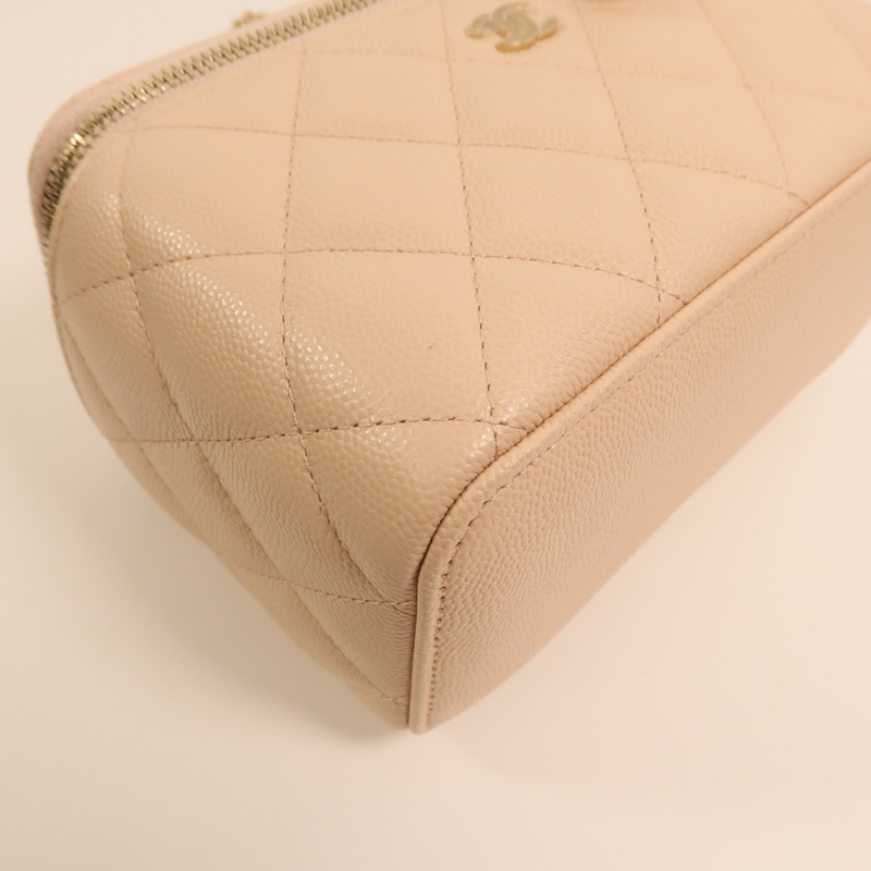 CHANEL 牛皮皮革Vanity Case金扣鏈帶肩背袋-12
