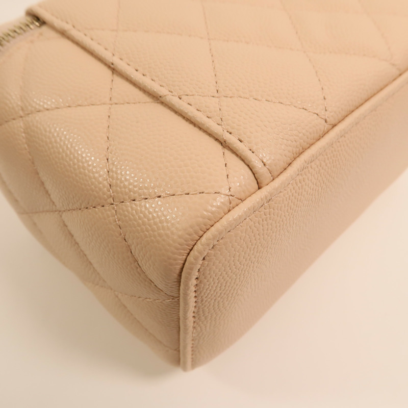 CHANEL 牛皮皮革Vanity Case金扣鏈帶肩背袋-14