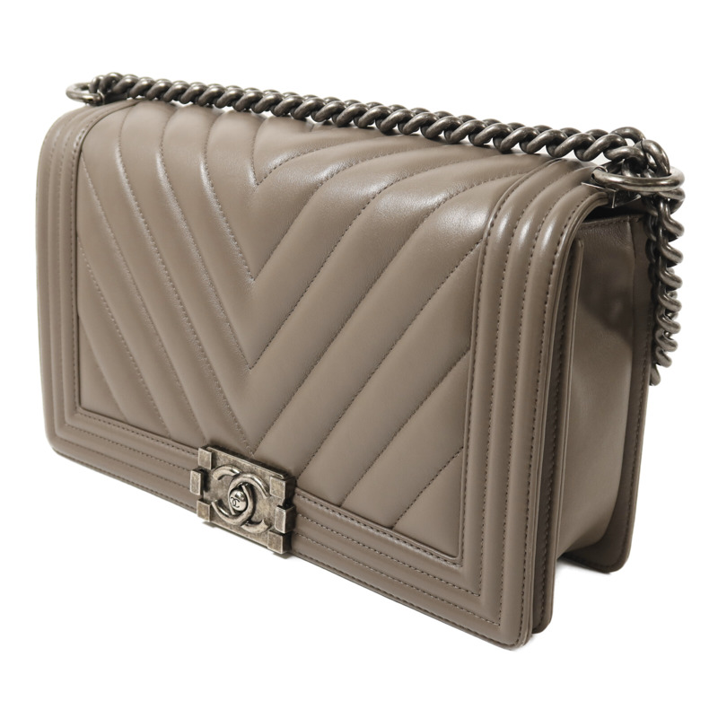 CHANEL 羊皮皮革Boy 28銀扣鏈帶肩背袋-2
