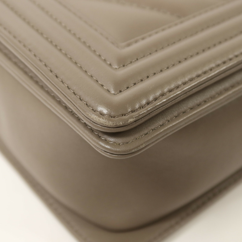 CHANEL 羊皮皮革Boy 28銀扣鏈帶肩背袋-11