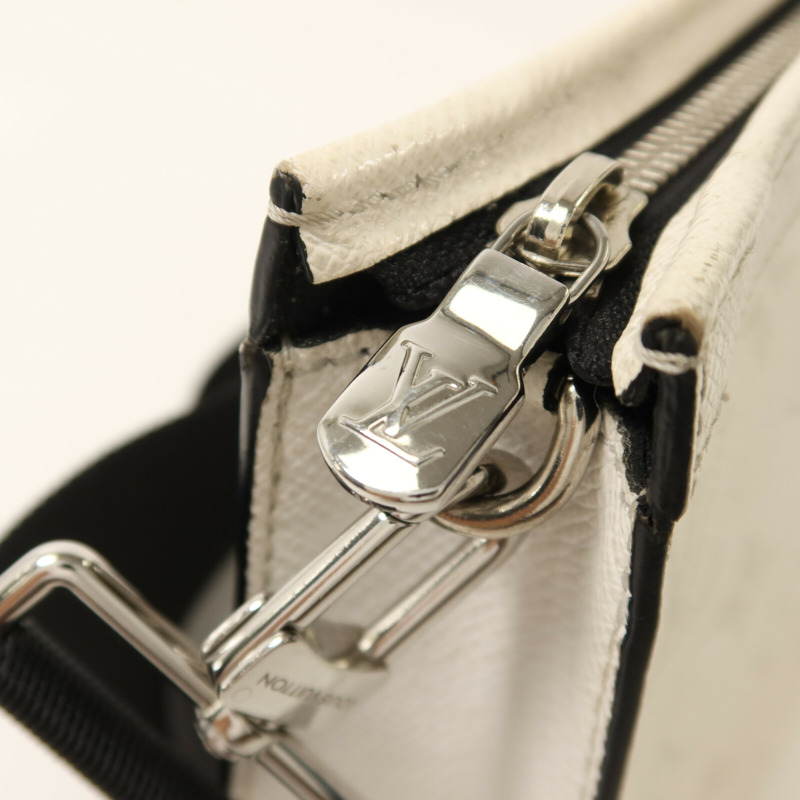 LOUIS VUITTON Taigarama Gaston銀扣肩背袋-13