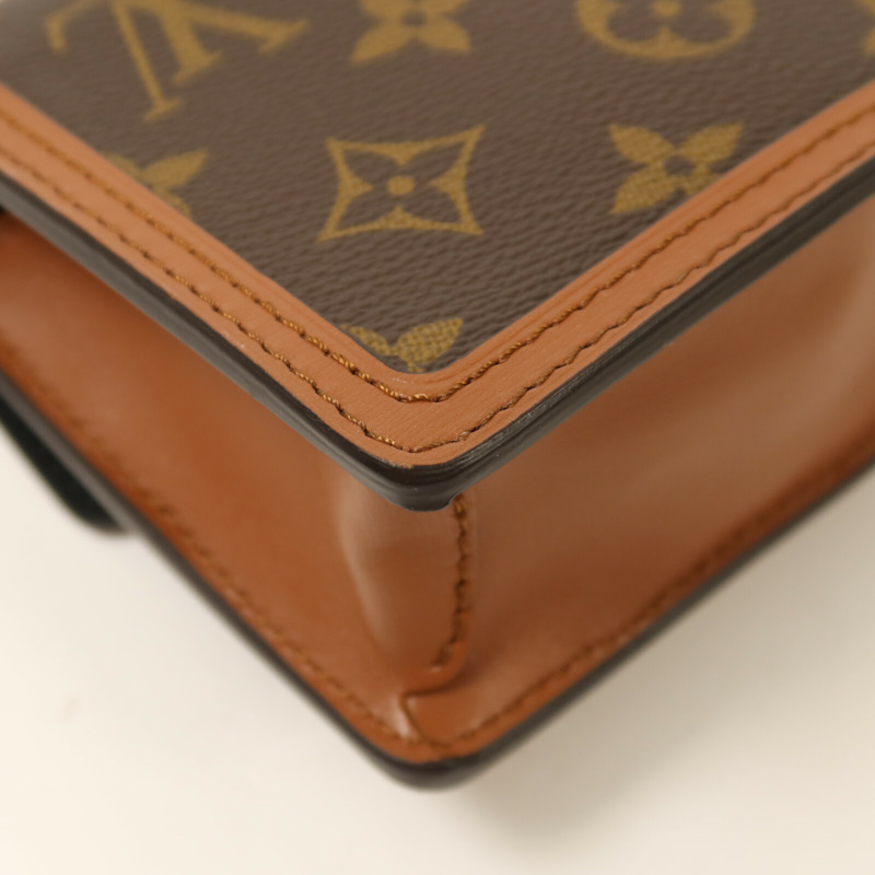 LOUIS VUITTON Monogram/Monogram Reverse Micro Dauphine金扣鏈帶肩背袋棕色-12