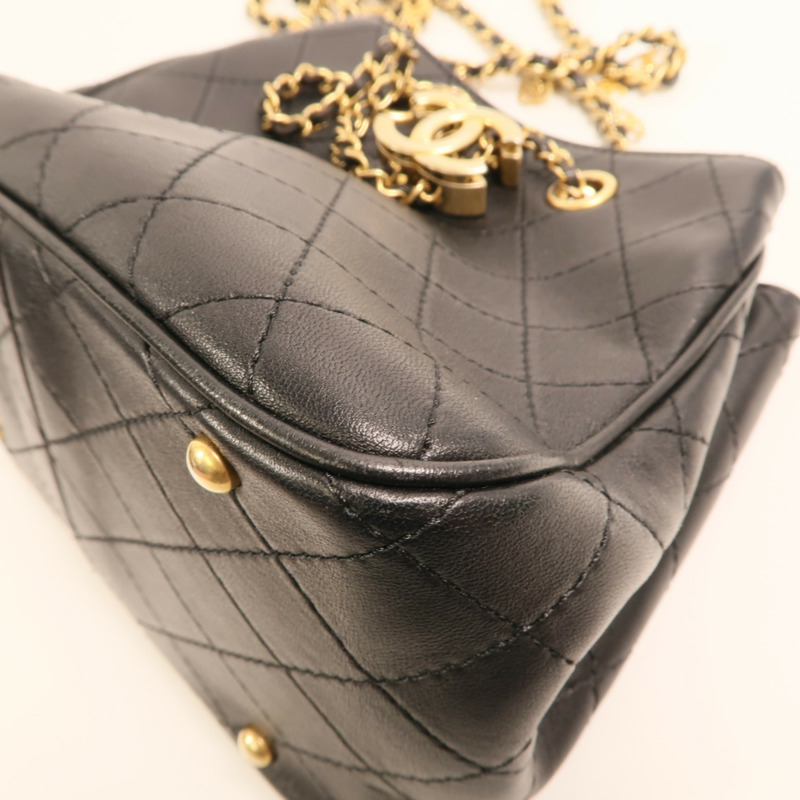 CHANEL 牛皮皮革Drawstring Bucket Bag金扣鏈帶肩背袋-11