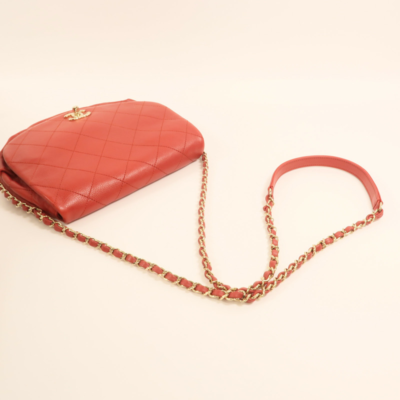 CHANEL 牛皮皮革Chain Around Bag金扣鏈帶肩背袋-7