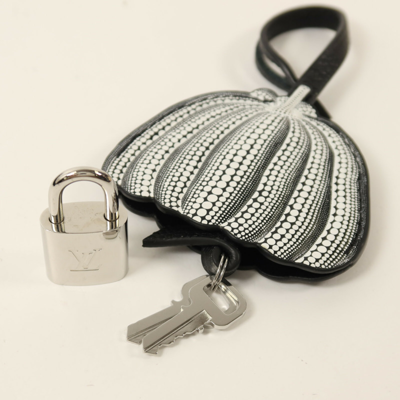 LOUIS VUITTON Monogram Empreinte LVxYK Marshmallow PM肩背袋-10