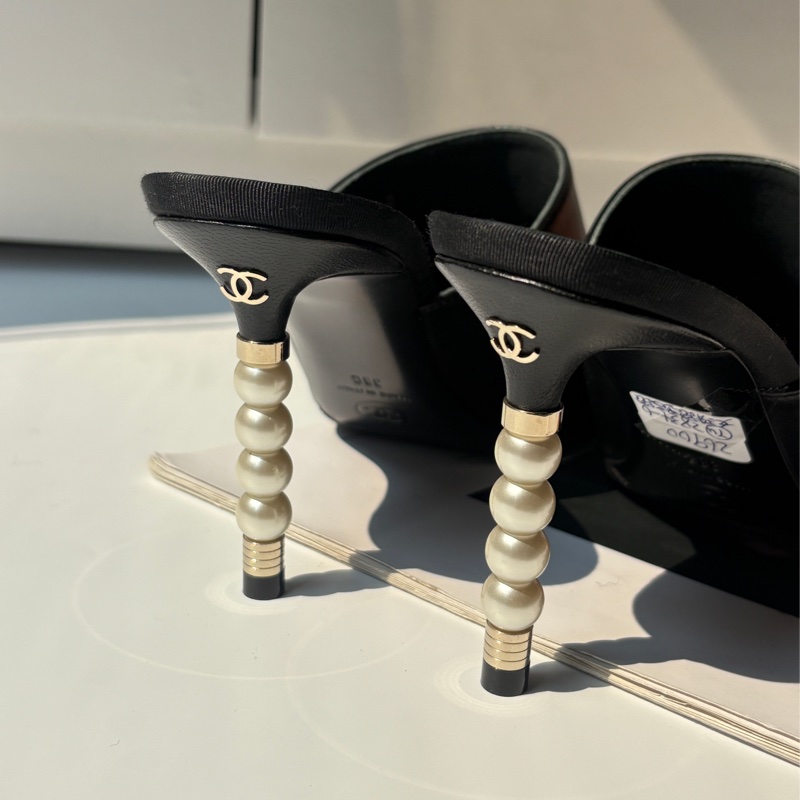 Chanel 黑皮珍珠高根穆勒鞋-1