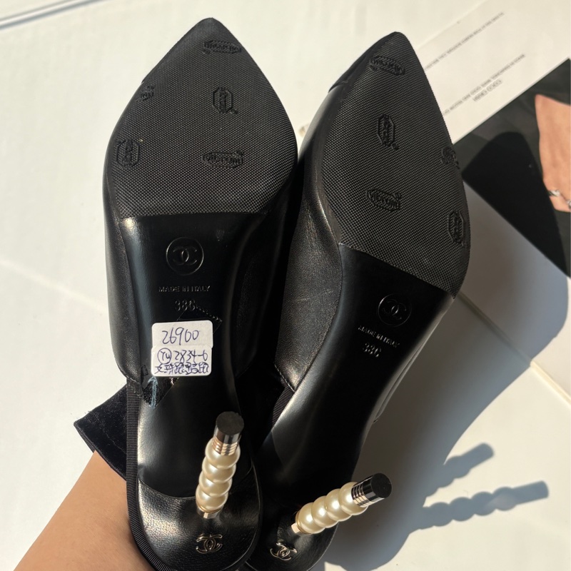 Chanel 黑皮珍珠高根穆勒鞋-3
