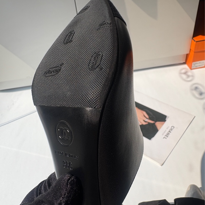 Chanel 黑皮珍珠高根穆勒鞋-6