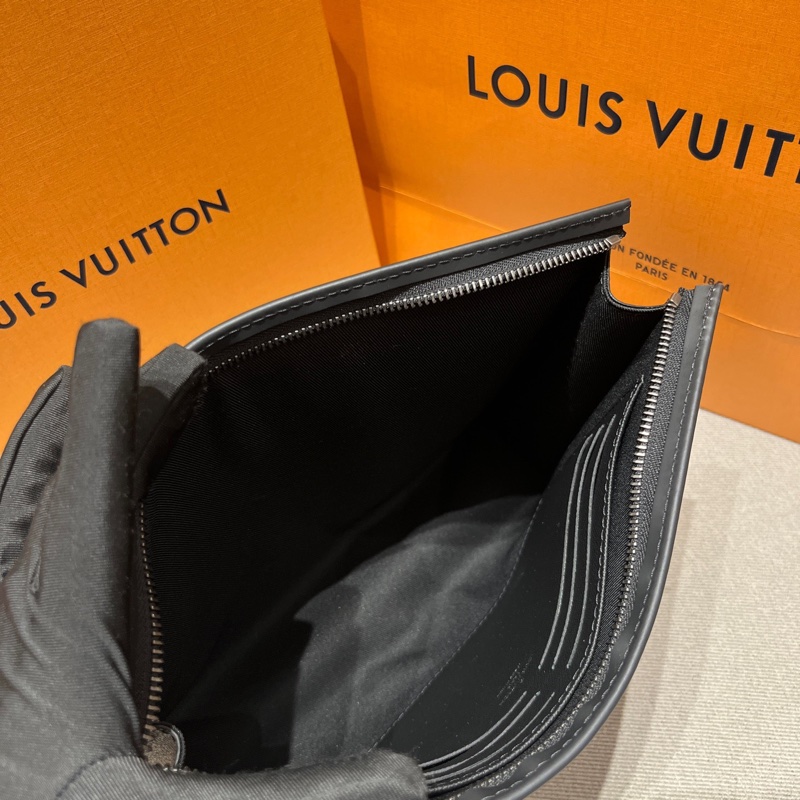 LV 經典老花拼色黑武士手拿包 編碼款-7