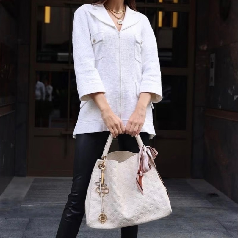 CHANEL奶白色粗花呢外套-1