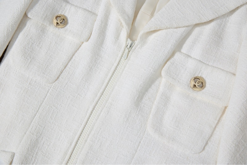 CHANEL奶白色粗花呢外套-4