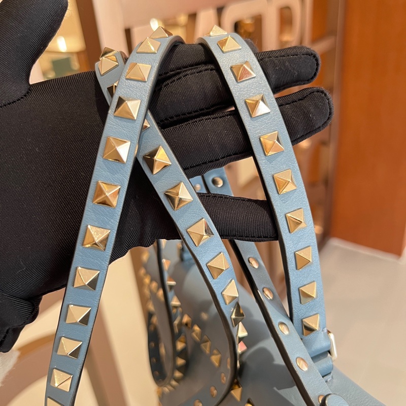 Valentino華倫天奴霧霾藍鉚釘郵差包-6