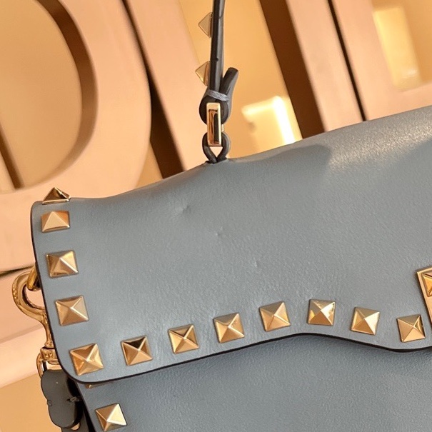 Valentino華倫天奴霧霾藍鉚釘郵差包-8