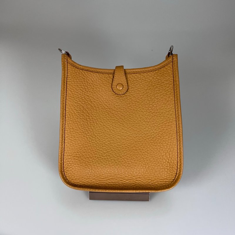 HERMES Z刻 餅乾色EVELYNE TPM 肩背包-1