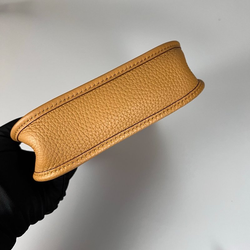 HERMES Z刻 餅乾色EVELYNE TPM 肩背包-4
