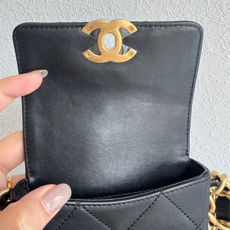 chanel AS8231黑色迷你掀蓋金鍊斜背鏈包 超可愛❤️🔥❤️🔥-16