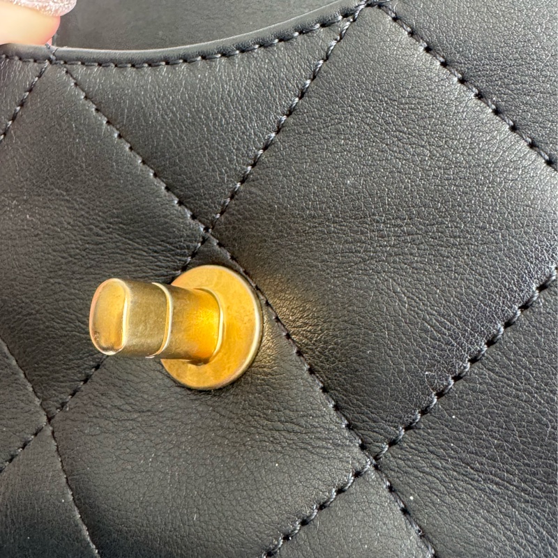 chanel AS8231黑色迷你掀蓋金鍊斜背鏈包 超可愛❤️🔥❤️🔥-19