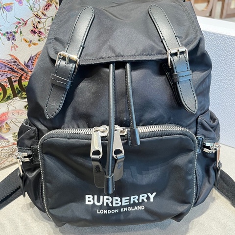 Burberry巴寶莉黑色中號雙肩包
