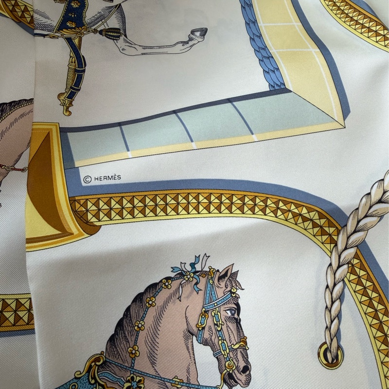 愛馬仕 Hermes 「盛宴」90✖️90典藏絲巾方巾 奶油色/ 金色/多色-4