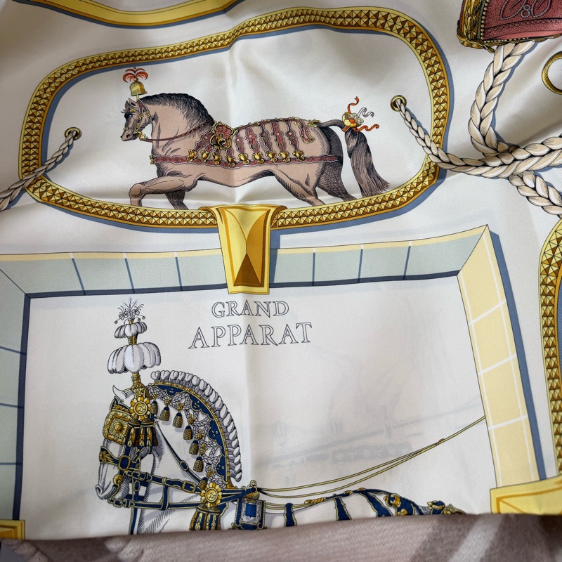 愛馬仕 Hermes 「盛宴」90✖️90典藏絲巾方巾 奶油色/ 金色/多色-6