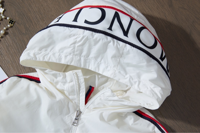 MONCLER紅白黑連帽風衣-1