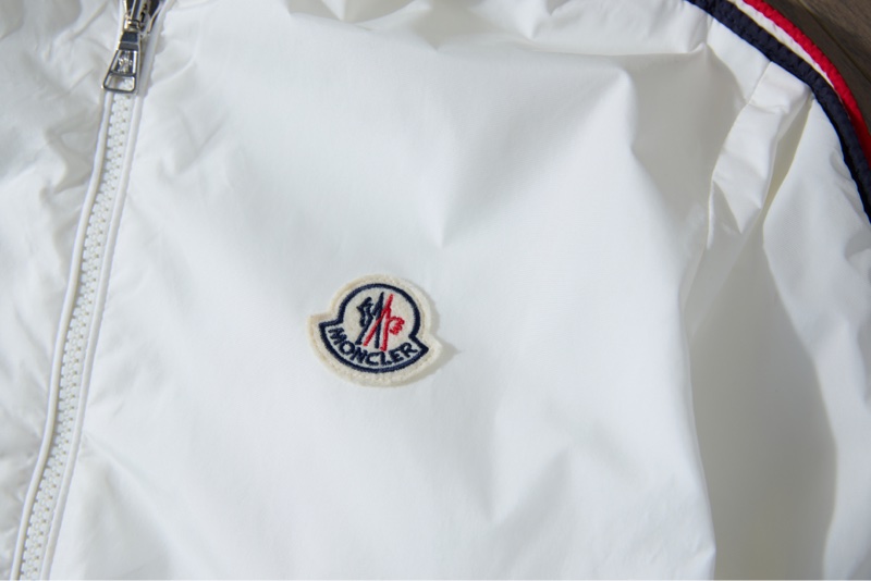 MONCLER紅白黑連帽風衣-2