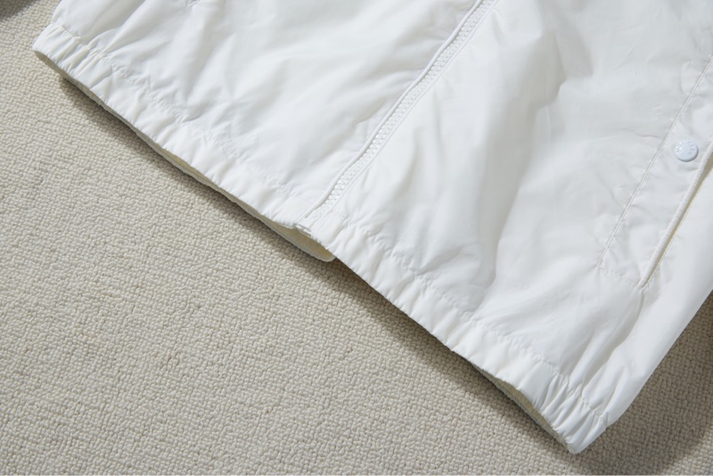 MONCLER紅白黑連帽風衣-4