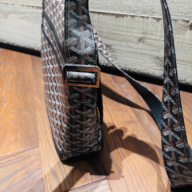 Goyard男士黑色斜跨包-3