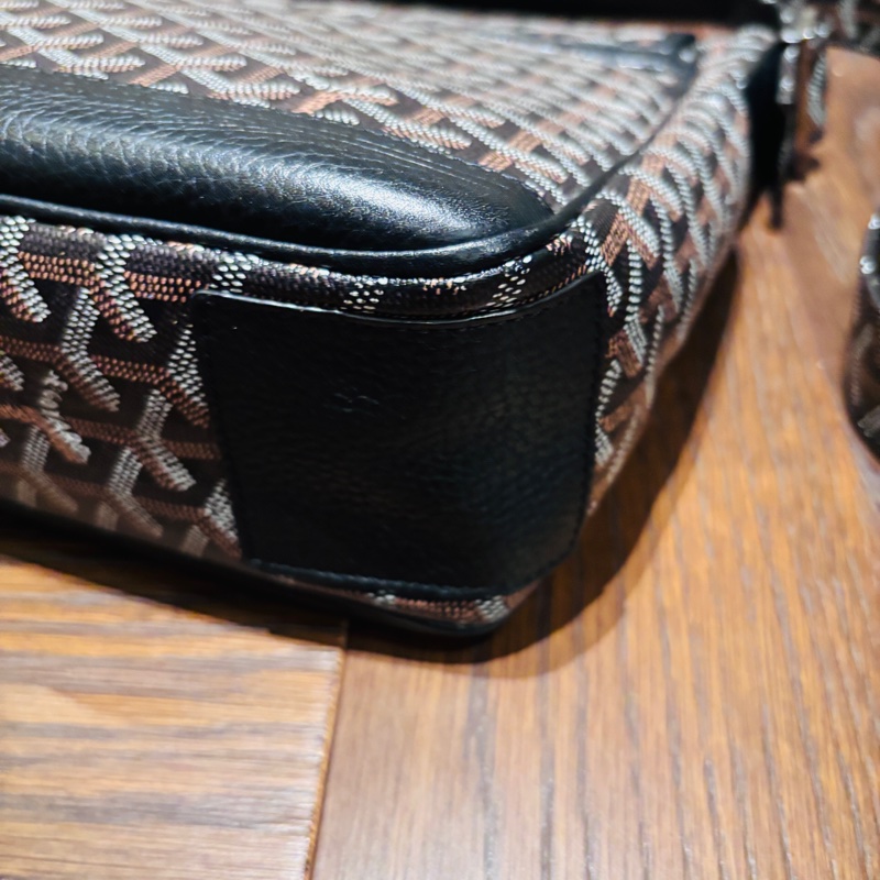 Goyard男士黑色斜跨包-9