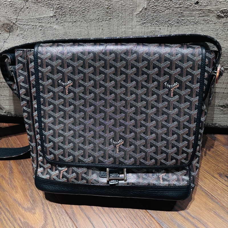 Goyard男士黑色斜跨包-10