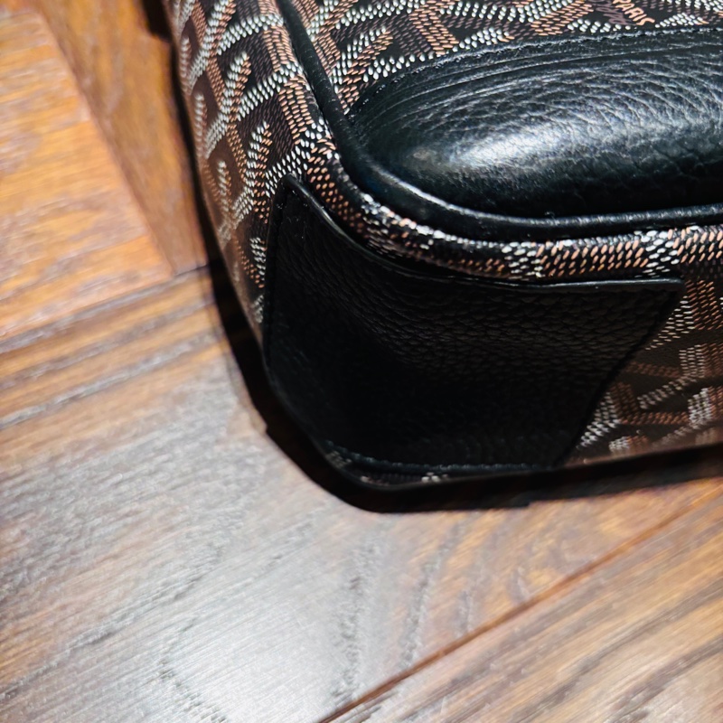 Goyard男士黑色斜跨包-12