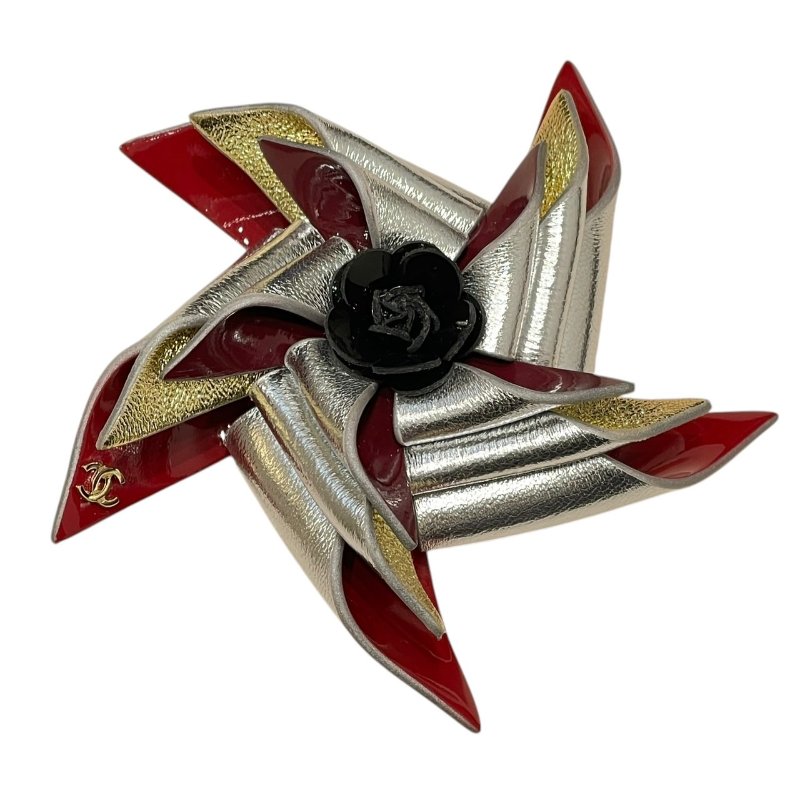 CHANEL 香奈兒 CRUISE 2026 系列 風車胸針 皮革 銀釦-0