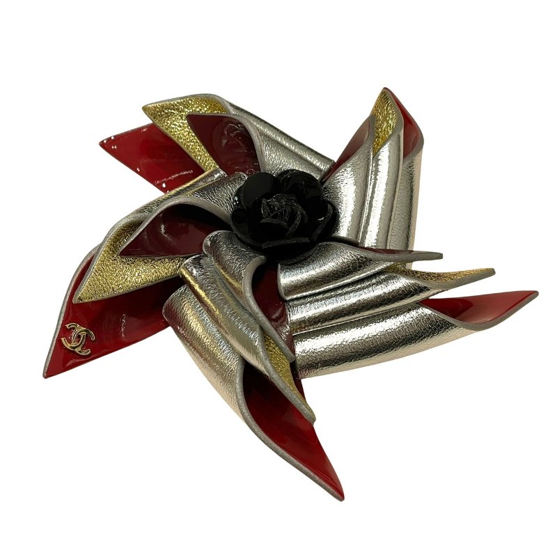 CHANEL 香奈兒 CRUISE 2026 系列 風車胸針 皮革 銀釦-1
