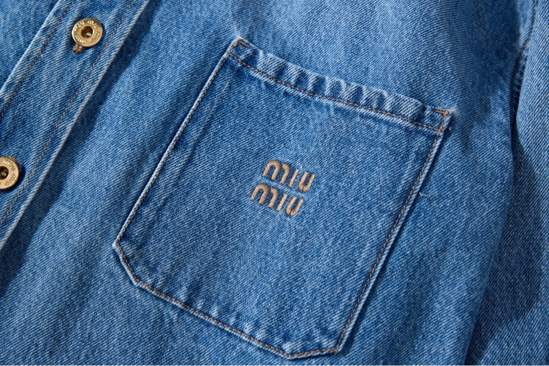 MIU MIU 復古水洗藍毛邊短款牛仔外套-3