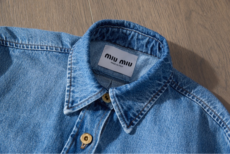 MIU MIU 復古水洗藍毛邊短款牛仔外套-6