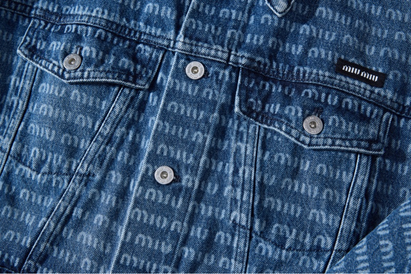 MIU MIU 經典滿印短款牛仔外套-1