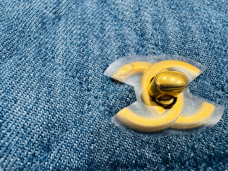 全新 CHANEL 可調式牛仔金球 晶片款WOC 全新閒置未使用-1