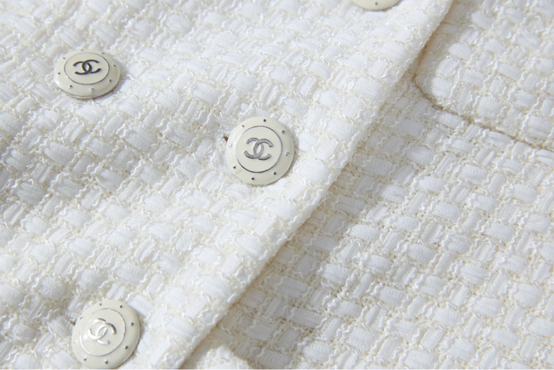 CHANEL 奶白粗花呢雙排扣中袖西裝外套-2
