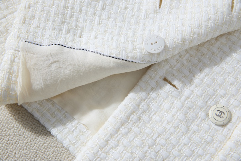 CHANEL 奶白粗花呢雙排扣中袖西裝外套-4
