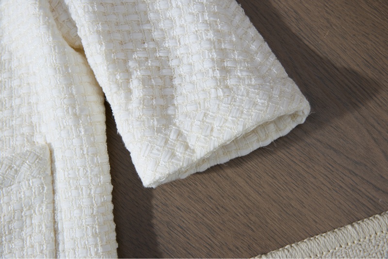 CHANEL 奶白粗花呢雙排扣中袖西裝外套-5