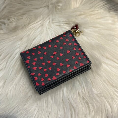 全新 Dior Lady Heart 限定款愛心對開短夾
