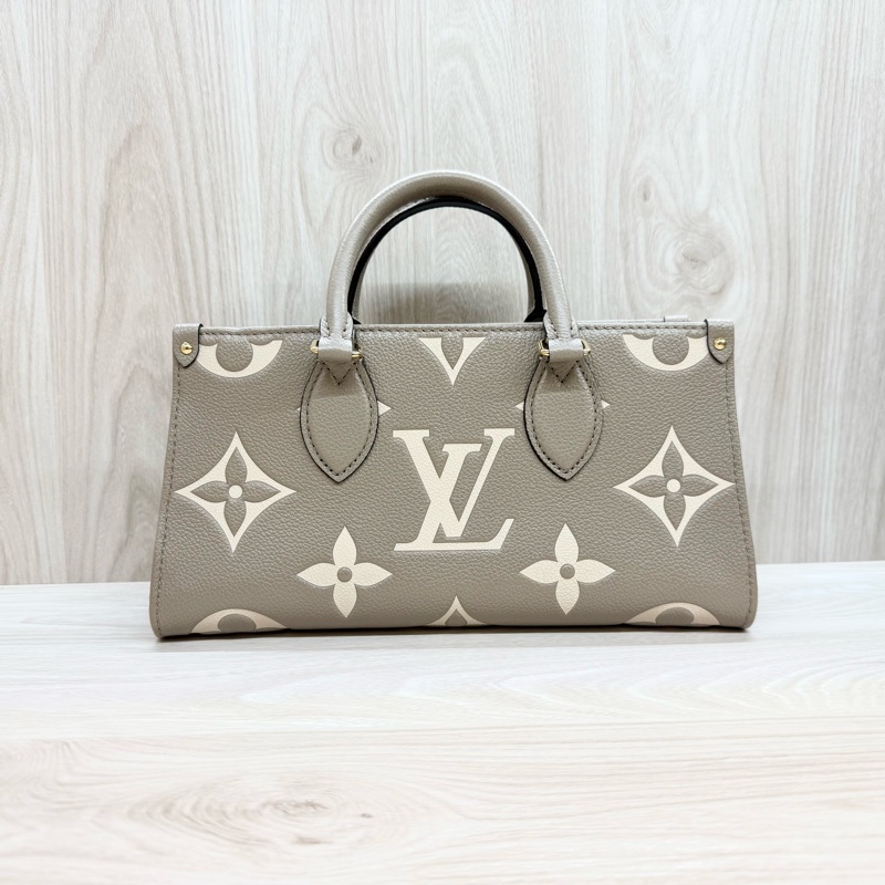 LV 斑鳩灰OnTheGo East West包/M23641-1