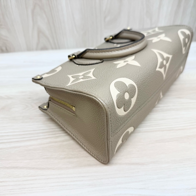 LV 斑鳩灰OnTheGo East West包/M23641-4