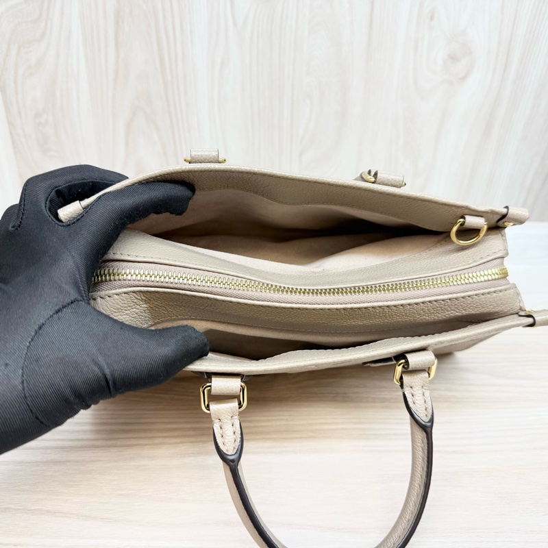 LV 斑鳩灰OnTheGo East West包/M23641-8