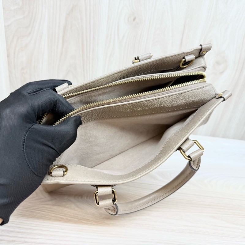 LV 斑鳩灰OnTheGo East West包/M23641-11