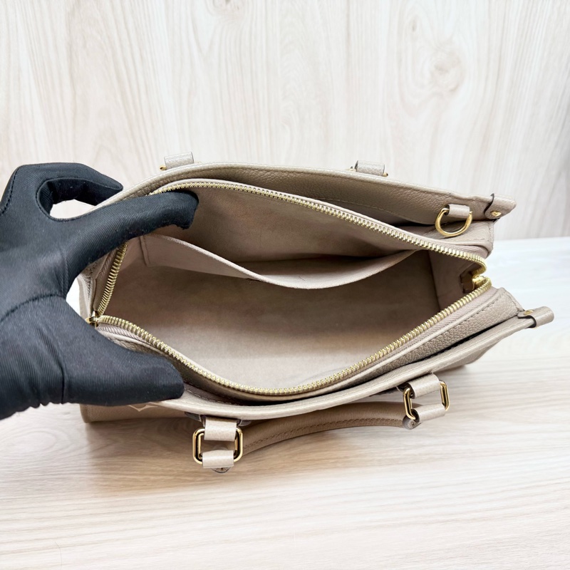 LV 斑鳩灰OnTheGo East West包/M23641-12