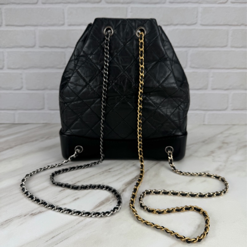 Chanel GABRIELLE 經典雙C LOGO小牛皮 黑色 流浪後背包-6