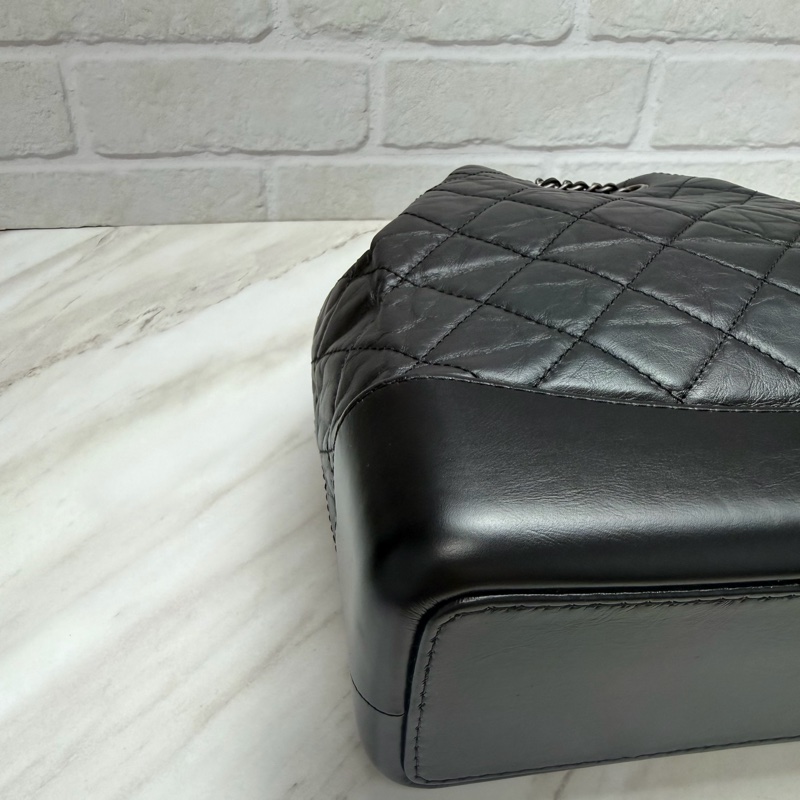 Chanel GABRIELLE 經典雙C LOGO小牛皮 黑色 流浪後背包-8