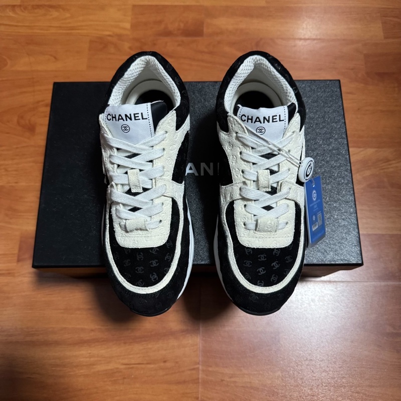 Chanel香奈兒徽標壓印運動鞋 雙C暗紋女鞋 黑白 36碼-2